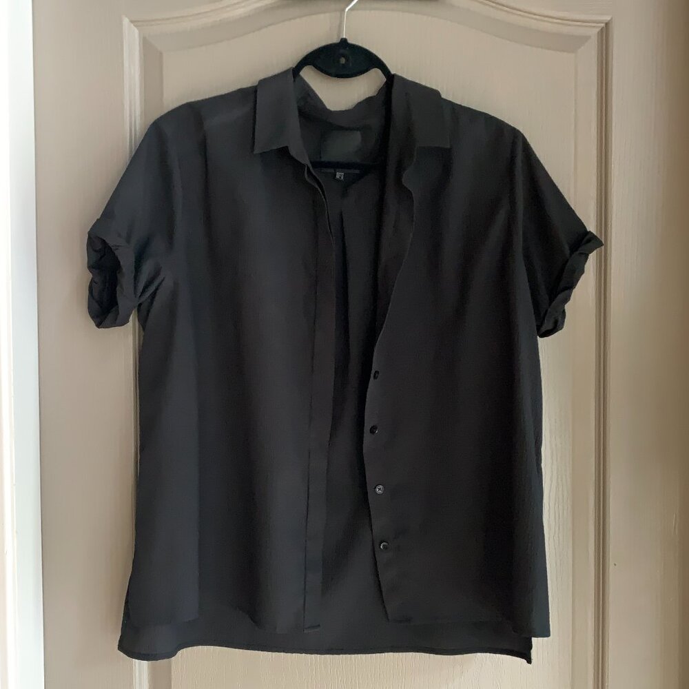 crinkle fabric short sleeve button up blouse